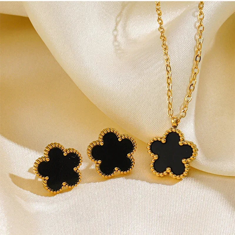 Five-Piece Set Flower Clover