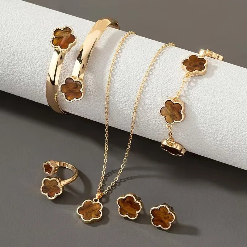 Five-Piece Set Flower Clover